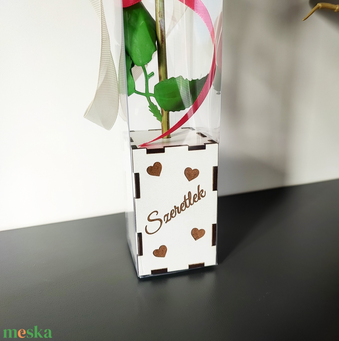 Örök rózsa díszdobozban Szeretlek felirattal - otthon & életmód - dekoráció - virágdísz és tartó - virágbox, virágdoboz - Meska.hu Örök rózsa díszdobozban Szeretlek felirattal - otthon & életmód - dekoráció - virágdísz és tartó - virágbox, virágdoboz - Meska.hu