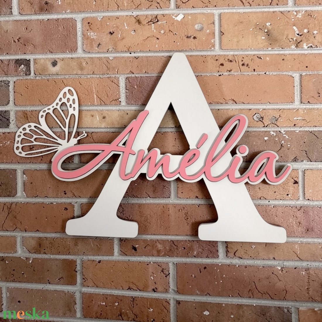 Fa névtábla nagy kezdőbetűvel és teljes névvel. A két réteg színe szabadon választható. - baba - mama - babaszoba dekoráció - gyerek névtábla - Meska.hu