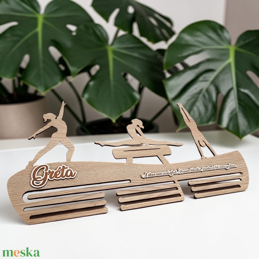 Szertornász éremtartó � személyre szabható névvel és idézettel  - otthon & életmód - dekoráció - fali és függő dekoráció - éremtartó - Meska.hu