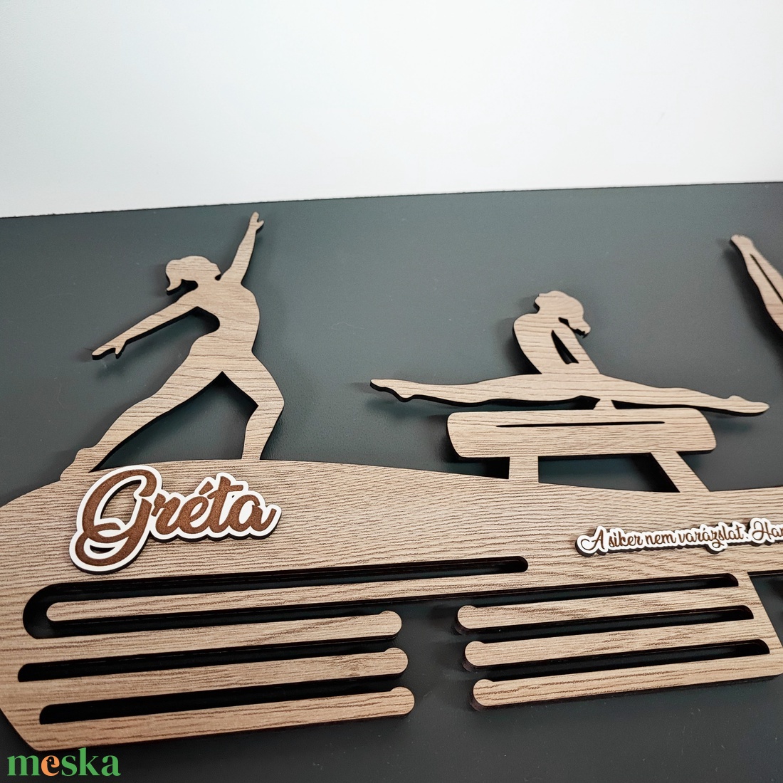 Szertornász éremtartó � személyre szabható névvel és idézettel  - otthon & életmód - dekoráció - fali és függő dekoráció - éremtartó - Meska.hu