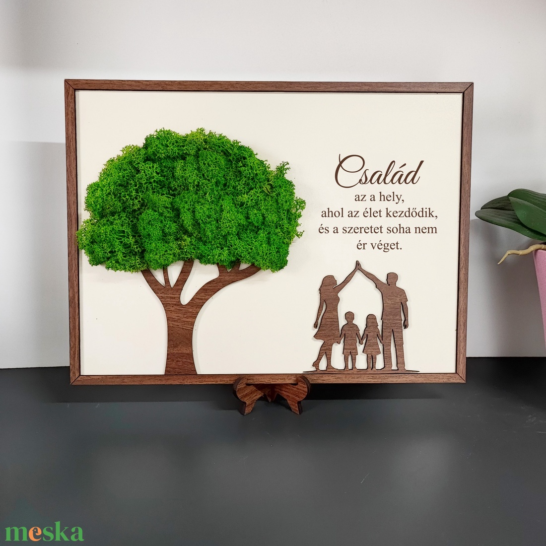 Egyedi családi fa dekoráció mohával - otthon & életmód - dekoráció - fali és függő dekoráció - zuzmókép, mohakép - Meska.hu