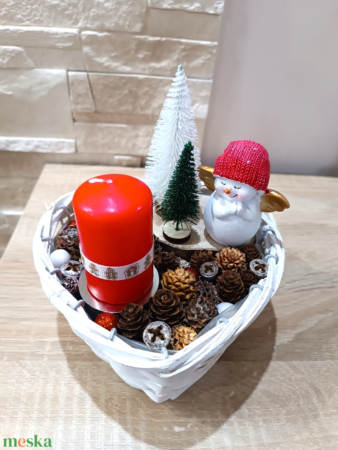 Szívecske alakú adventi asztaldísz, piros gyertyával - karácsony - adventi díszek - adventi asztaldísz - Meska.hu