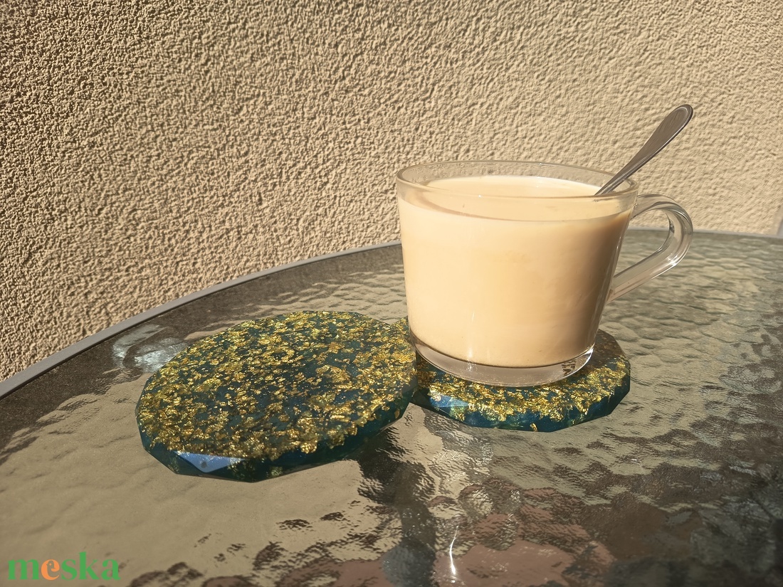 Arany pelyhes epoxi pohár alátét  - otthon & életmód - konyhafelszerelés, tálalás - tálalás - tányér- és poháralátét - Meska.hu