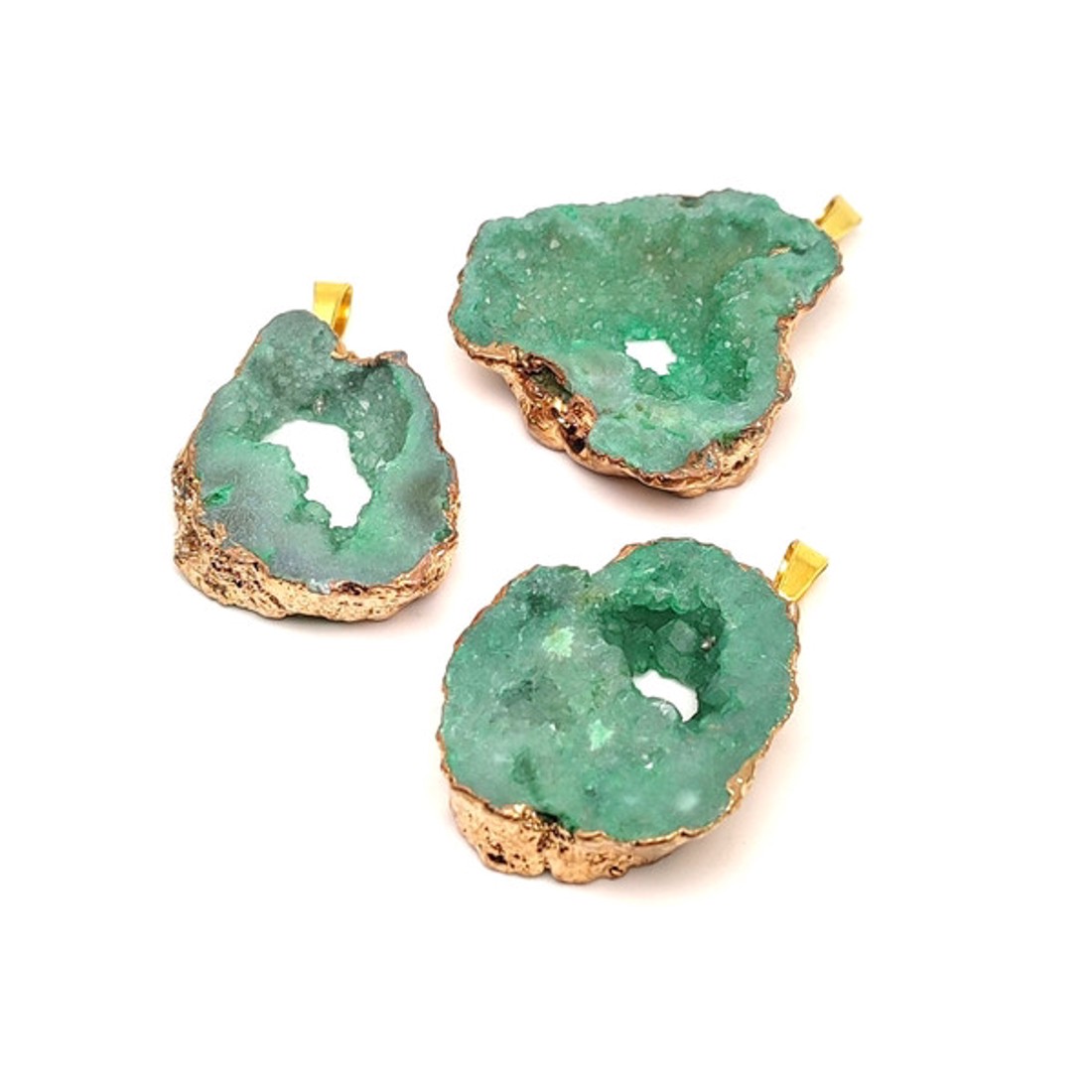 Szívenergia zöld geoda kvarc medál arany színű bevonattal 30�45mm - ékszer - nyaklánc - medál - Meska.hu