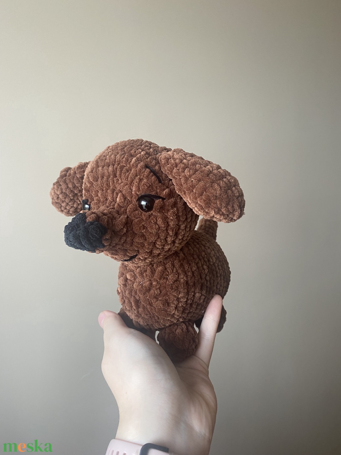 Horgolt tacskó - játék & sport - plüssállat & játékfigura - kutya - Meska.hu