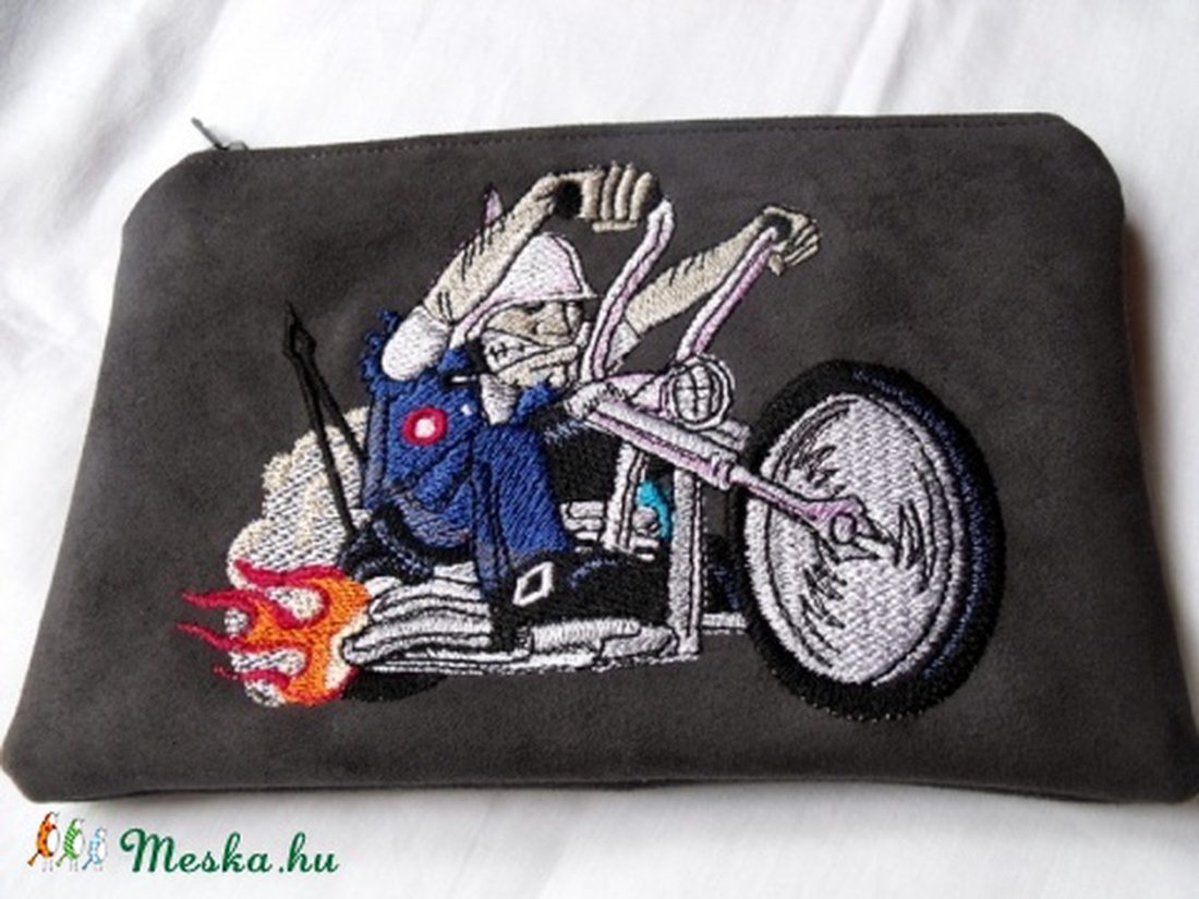 Vad motoros hímzett erszény, tok tartó, stb. -  - Meska.hu