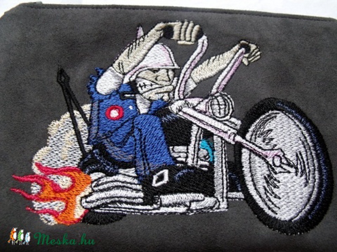 Vad motoros hímzett erszény, tok tartó, stb. -  - Meska.hu