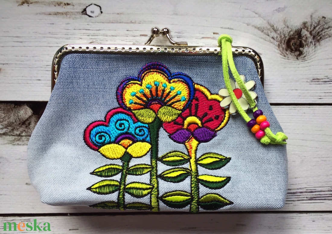 Laurel Burch virágai fémkeretes- farmer fémkeretes tárca. - táska & tok - neszesszer - Meska.hu Laurel Burch virágai fémkeretes- farmer fémkeretes tárca. - táska & tok - neszesszer - Meska.hu