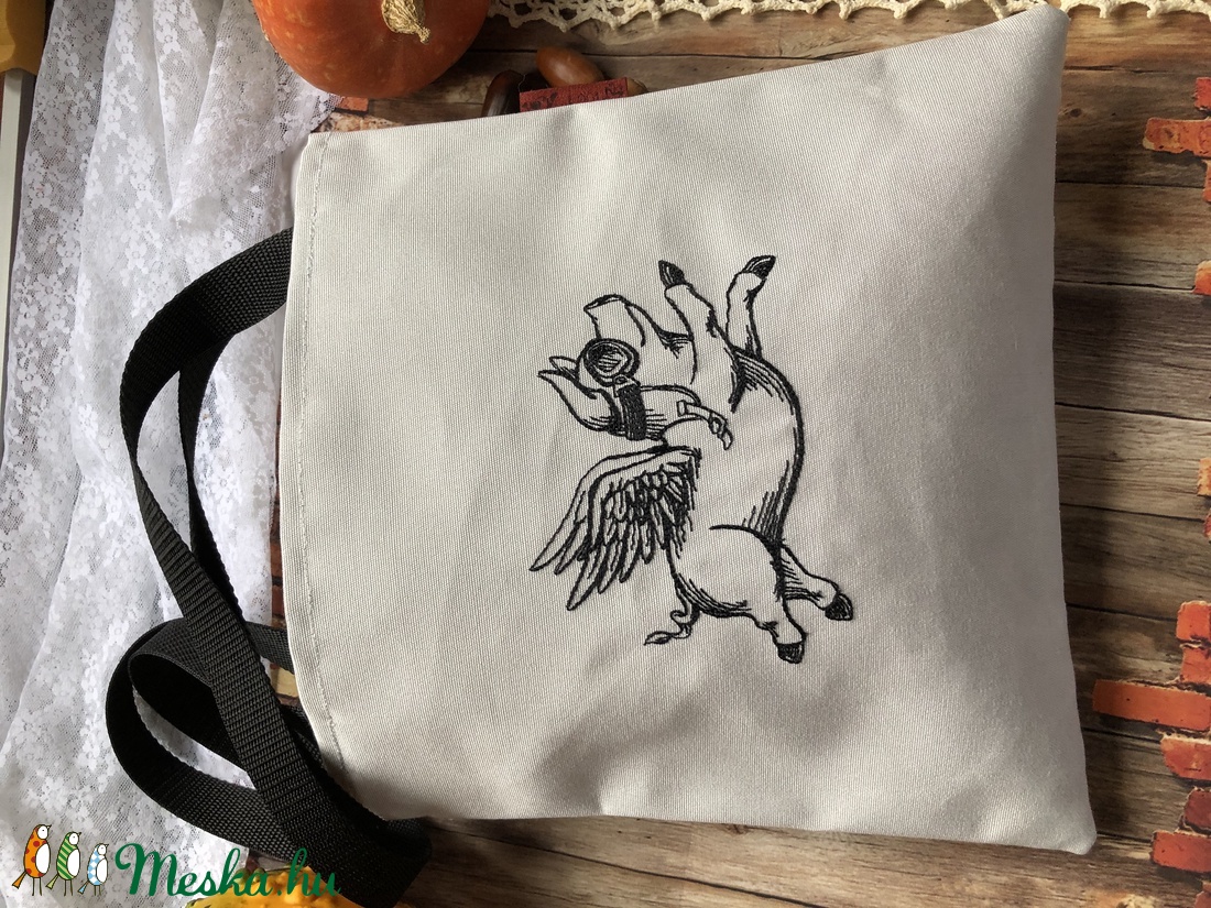 Vidám malacka-Hímzett vízlepergetős kistáska - táska & tok - uzsonna- & ebéd tartó - ebéd tasak, doboz - Meska.hu