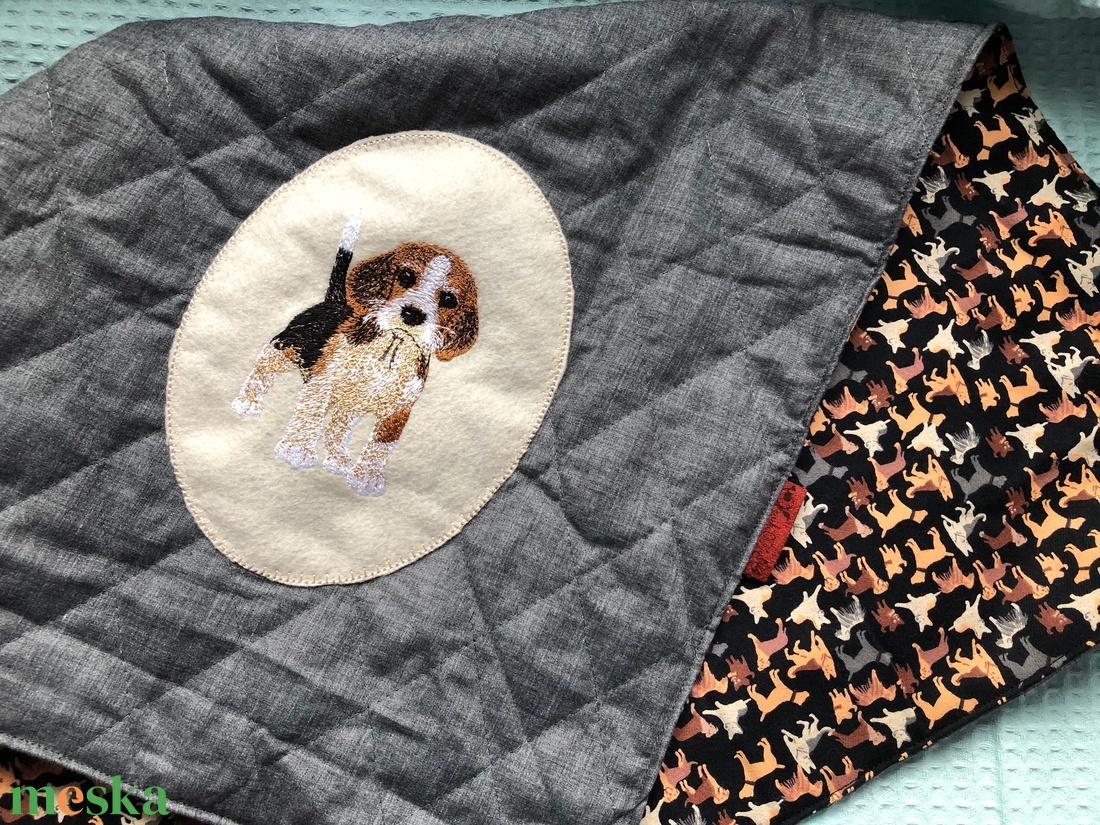 Beagle -kutyás hímzett pléd, takaró. - otthon & életmód - lakástextil - ágytakaró - Meska.hu