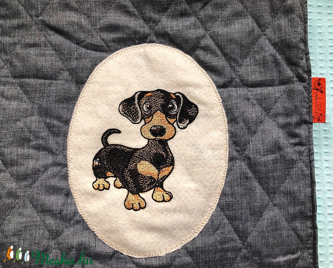 Tacskó -kutyás hímzett pléd, takaró. - otthon & életmód - kisállatoknak - Meska.hu