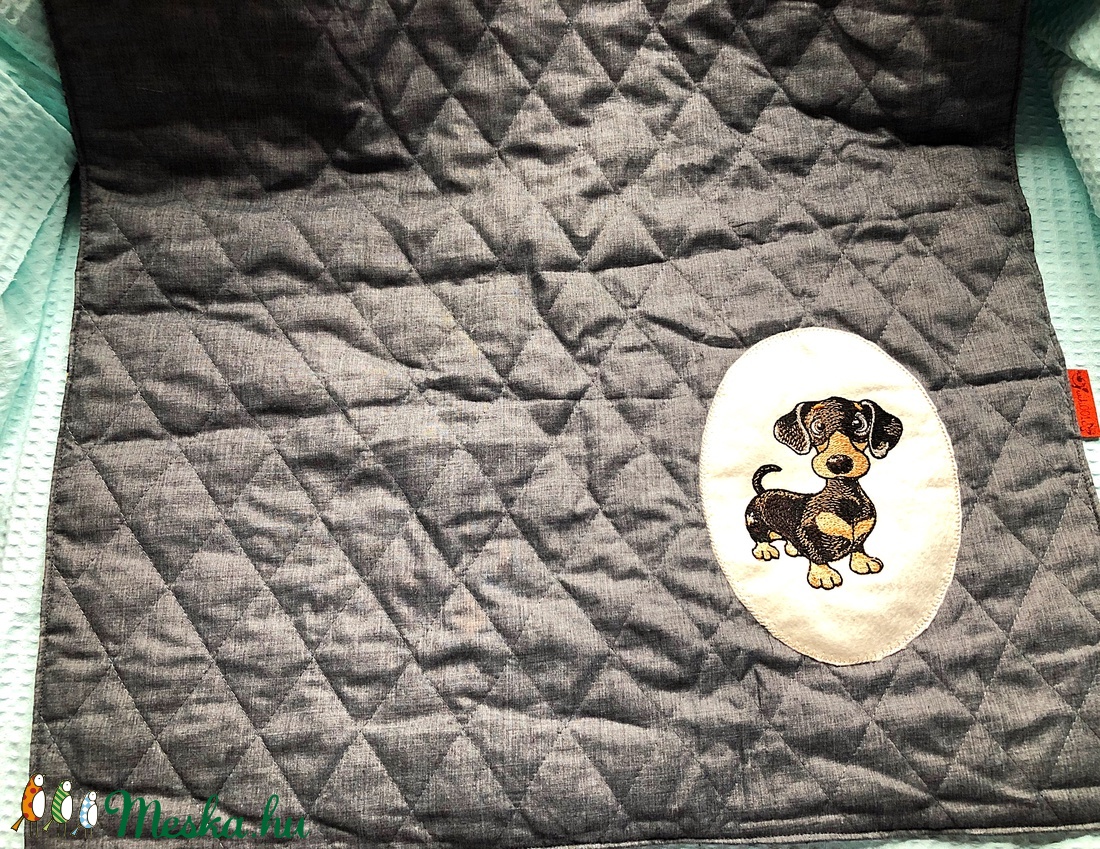 Tacskó -kutyás hímzett pléd, takaró. - otthon & életmód - kisállatoknak - Meska.hu