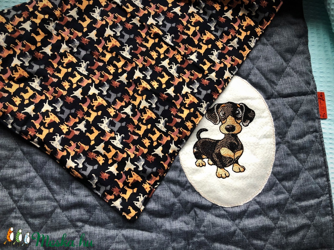 Tacskó -kutyás hímzett pléd, takaró. - otthon & életmód - kisállatoknak - Meska.hu