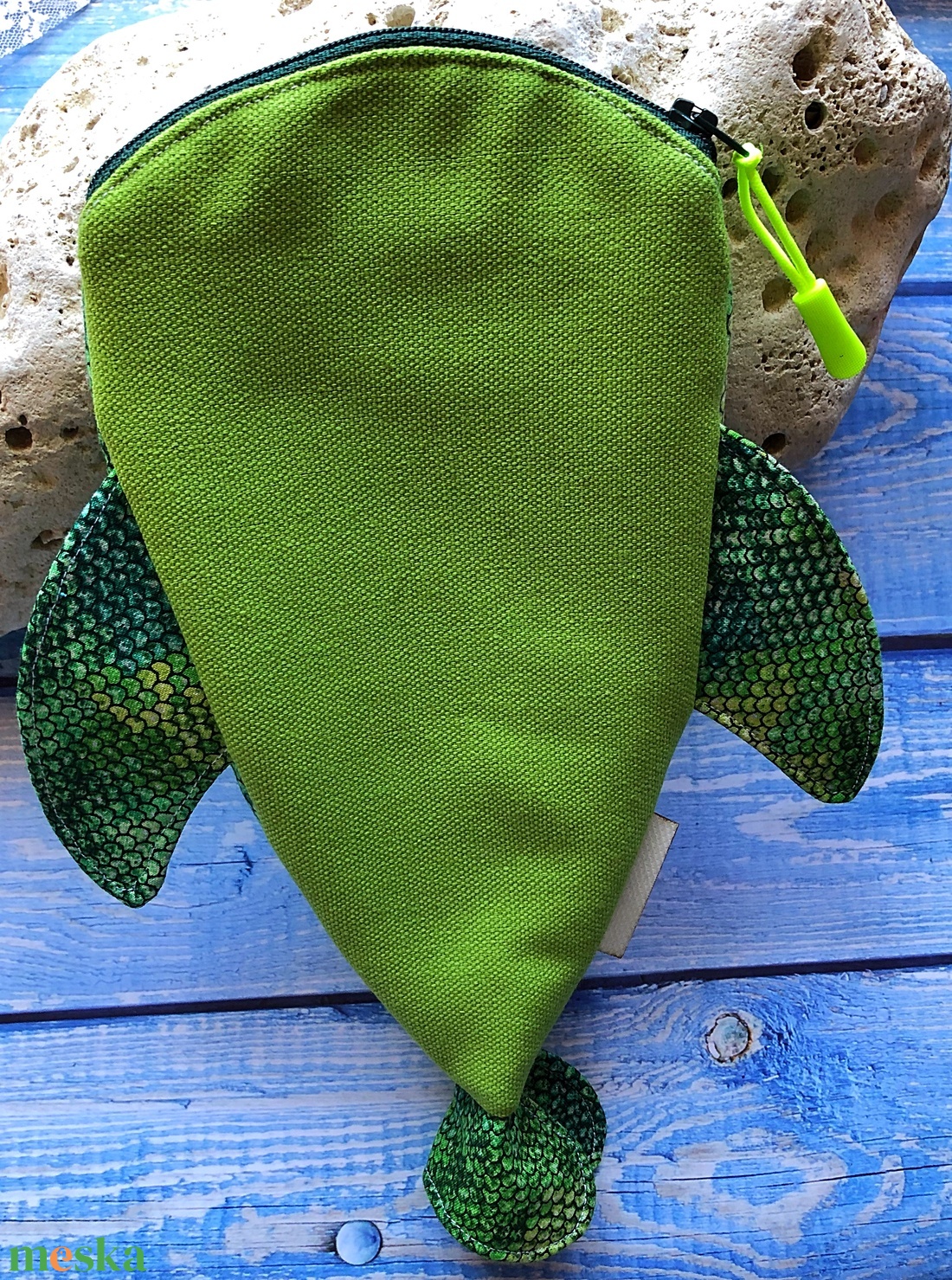 Rendelhető!- Sötét zöld pikkelyes cápa tolltartó neszesszer  - otthon & életmód - papír, írószer - tolltartó & ceruzatekercs - Meska.hu