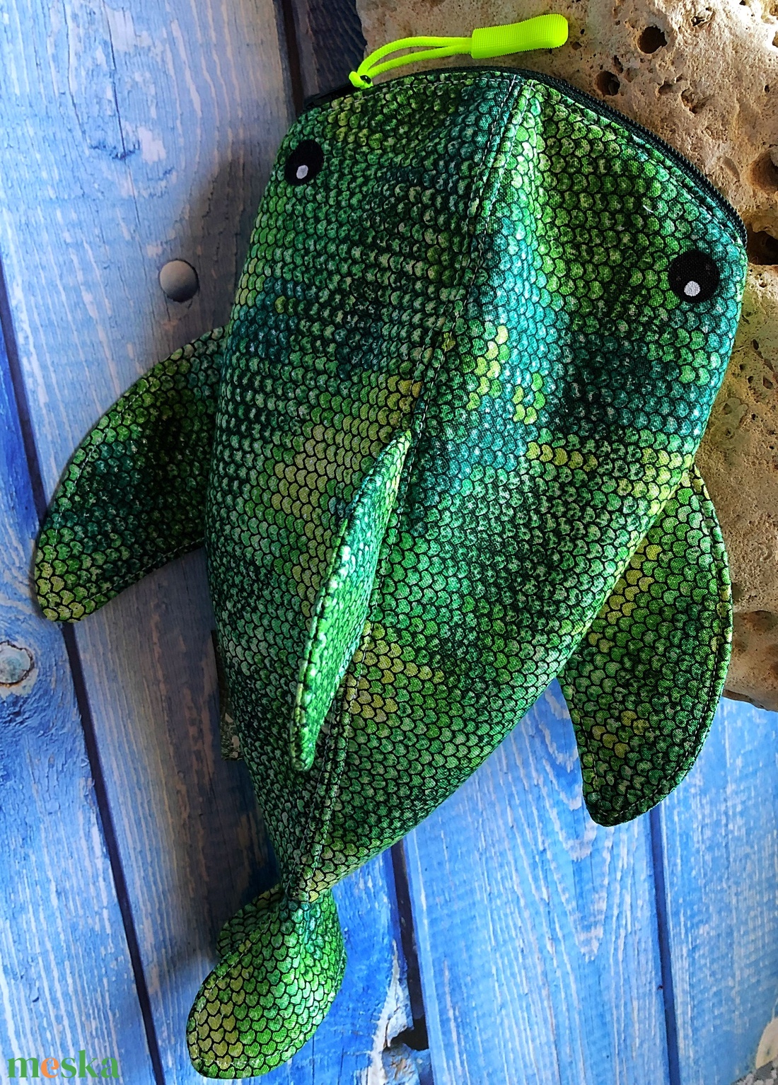 Rendelhető!- Sötét zöld pikkelyes cápa tolltartó neszesszer  - otthon & életmód - papír, írószer - tolltartó & ceruzatekercs - Meska.hu