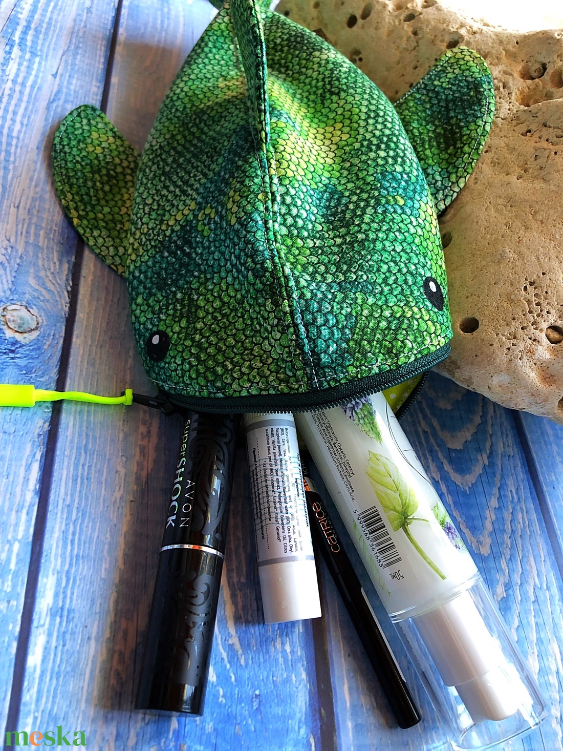 Rendelhető!- Sötét zöld pikkelyes cápa tolltartó neszesszer  - otthon & életmód - papír, írószer - tolltartó & ceruzatekercs - Meska.hu