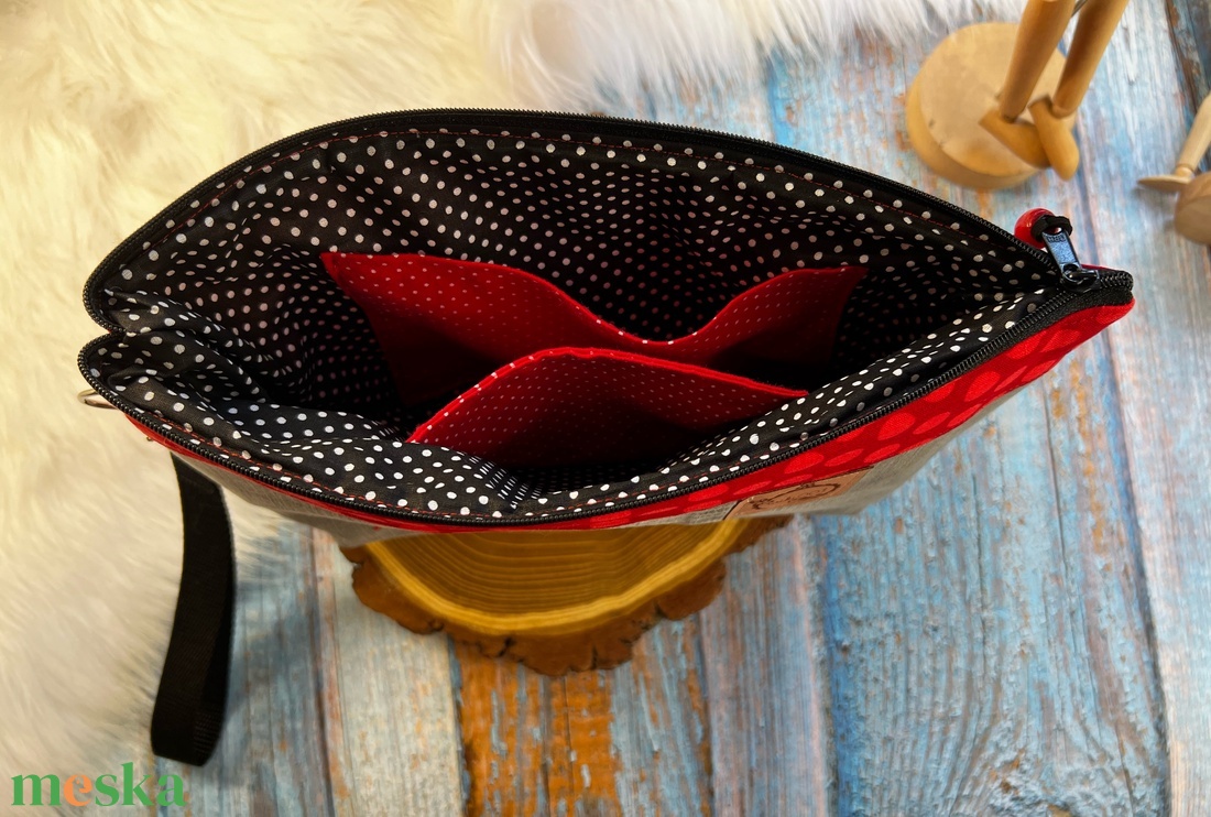 Hímzett Tacsi mintás farmer és vászon neszesszer, csukló táska - táska & tok - neszesszer - Meska.hu