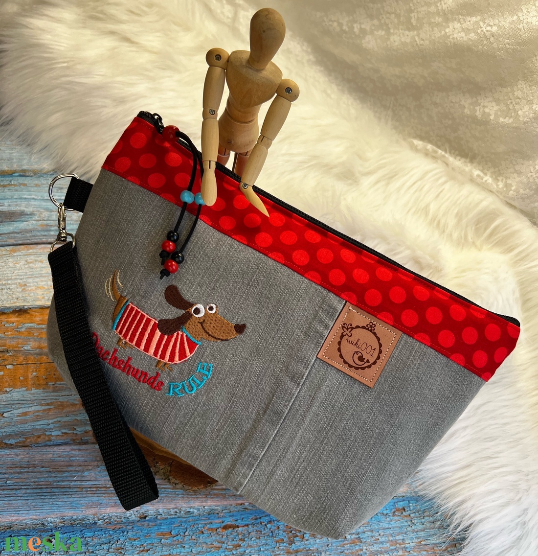 Hímzett Tacsi mintás farmer és vászon neszesszer, csukló táska - táska & tok - neszesszer - Meska.hu