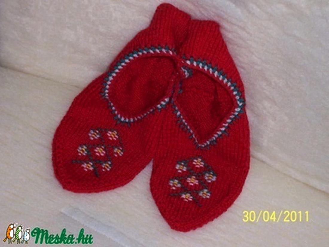 Sváb tutyi piros ( kötött lábbeli) -  - Meska.hu