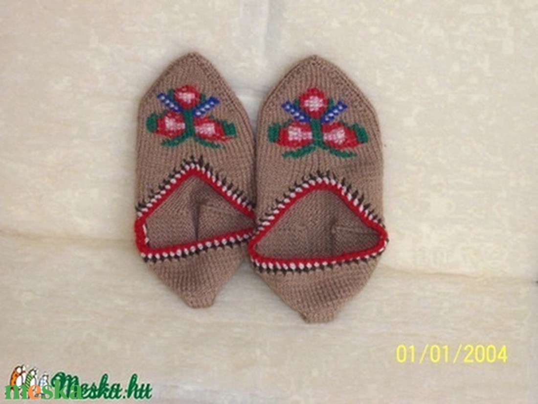 Sváb tutyi drapp (kötött lábbeli) - ruha & divat - cipő & papucs - mamusz & házicipő - Meska.hu Sváb tutyi drapp (kötött lábbeli) - ruha & divat - cipő & papucs - mamusz & házicipő - Meska.hu