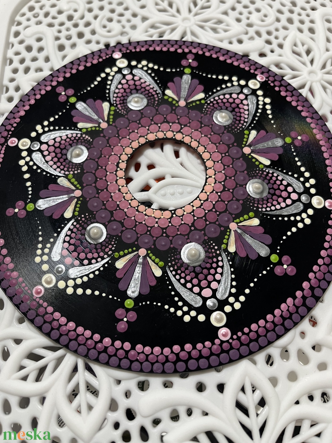 Lila pontfestett mandala bakelit lemezen  - otthon & életmód - dekoráció - spiritualitás - mandala - Meska.hu