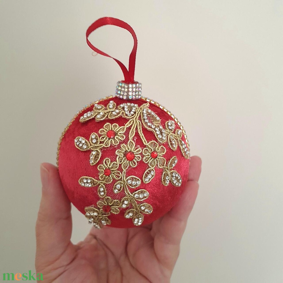 Exkluzív kézzel készített piros karácsonyi díszkészlet bársony gömbök, csúcsdísz, mini esernyő, strasszokkal - karácsony - karácsonyi lakásdekoráció - karácsonyfadíszek - Meska.hu Exkluzív kézzel készített piros karácsonyi díszkészlet bársony gömbök, csúcsdísz, mini esernyő, strasszokkal - karácsony - karácsonyi lakásdekoráció - karácsonyfadíszek - Meska.hu
