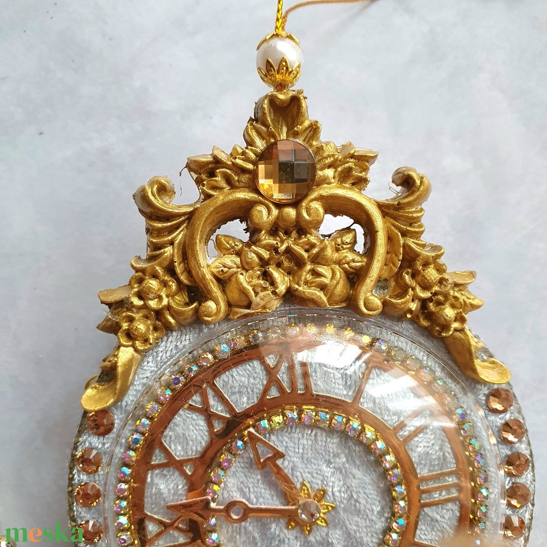 Kézzel készített égkék bársony karácsonyi óra 8 cm vintage karácsonyfadísz, limitált kiadás, elegáns dekoráció - karácsony - karácsonyi lakásdekoráció - karácsonyfadíszek - Meska.hu Kézzel készített égkék bársony karácsonyi óra 8 cm vintage karácsonyfadísz, limitált kiadás, elegáns dekoráció - karácsony - karácsonyi lakásdekoráció - karácsonyfadíszek - Meska.hu