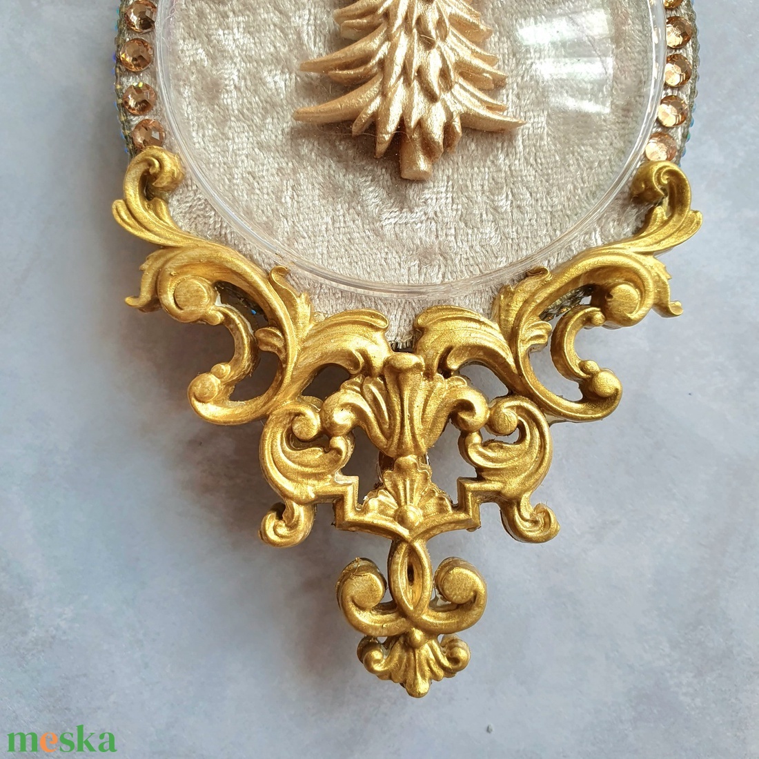 Kézzel Készített Bézs Bársony Óradísz 8 cm Elegáns, Finom Vintage Karácsonyi Dekoráció a Fényes Ünnepekre - karácsony - karácsonyi lakásdekoráció - karácsonyfadíszek - Meska.hu Kézzel Készített Bézs Bársony Óradísz 8 cm Elegáns, Finom Vintage Karácsonyi Dekoráció a Fényes Ünnepekre - karácsony - karácsonyi lakásdekoráció - karácsonyfadíszek - Meska.hu