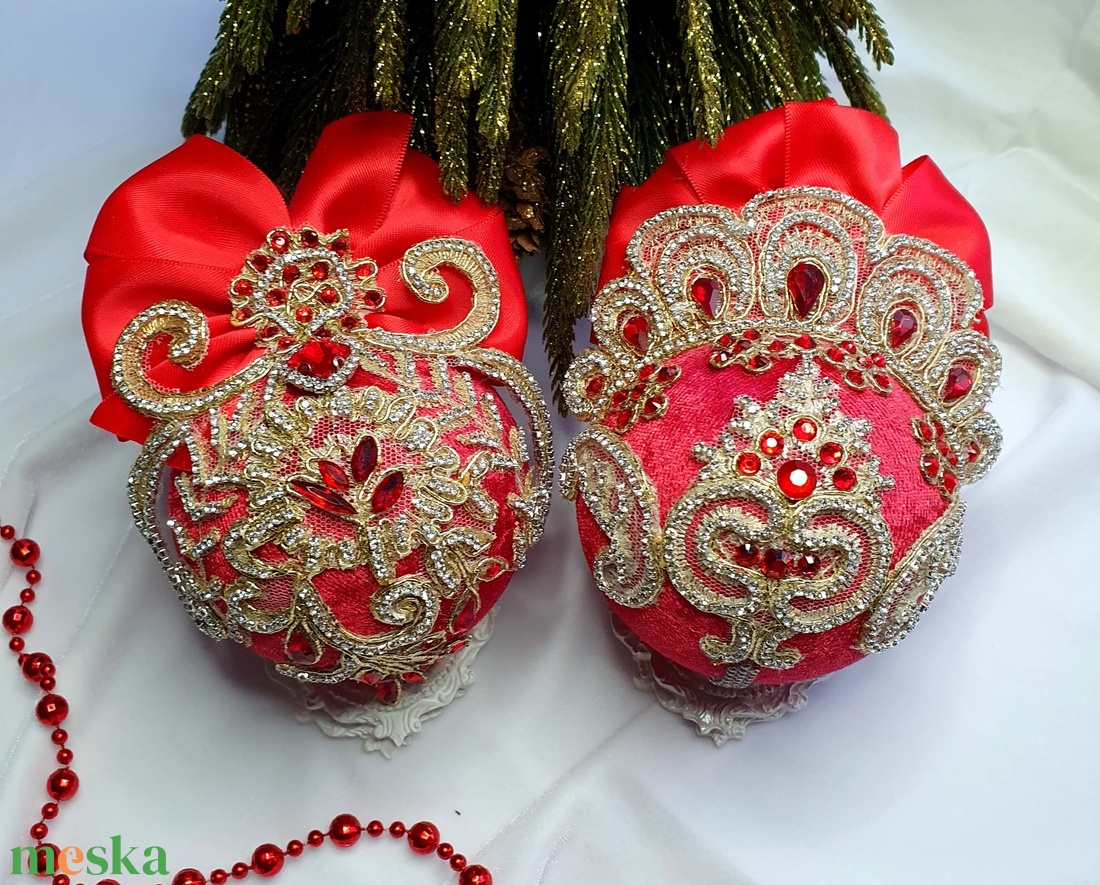 2 darabos kézzel készített piros karácsonyi gömb szett bársony díszek strasszokkal és masnival Xmas dekorációban - karácsony - karácsonyi lakásdekoráció - karácsonyfadíszek - Meska.hu 2 darabos kézzel készített piros karácsonyi gömb szett bársony díszek strasszokkal és masnival Xmas dekorációban - karácsony - karácsonyi lakásdekoráció - karácsonyfadíszek - Meska.hu