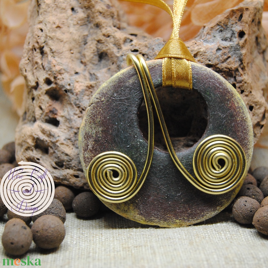 WIRE Zöldes barnás medál arany spirállal - ékszer - nyaklánc - medálos nyaklánc - Meska.hu WIRE Zöldes barnás medál arany spirállal - ékszer - nyaklánc - medálos nyaklánc - Meska.hu