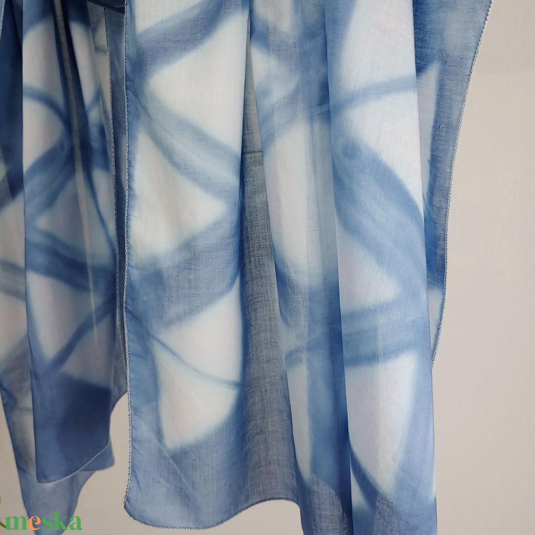 Kék batiszt stóla, vállkendő, háromszöges mintával - ruha & divat - sál, sapka, kendő - stóla - Meska.hu