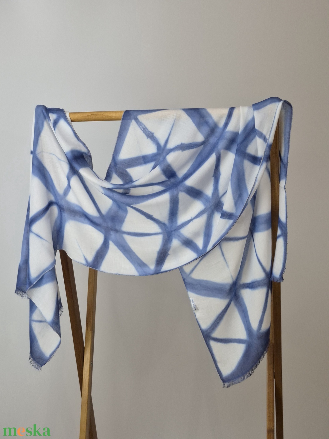 Laza kék-fehér shibori sál - ruha & divat - sál, sapka, kendő - kendő - Meska.hu