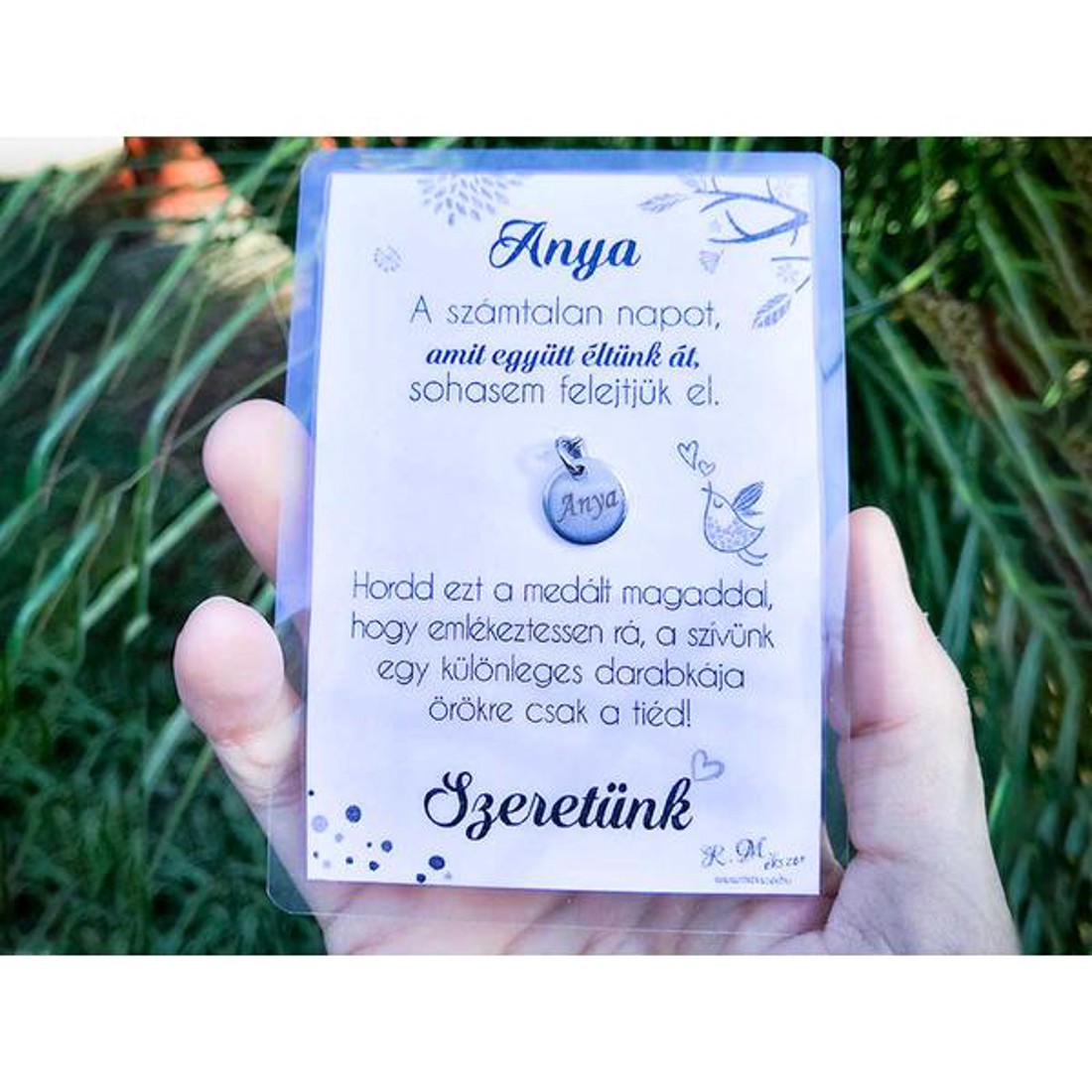 Szeretünk Anya medál köszönő kártyával - ékszer - nyaklánc - medál - Meska.hu Szeretünk Anya medál köszönő kártyával - ékszer - nyaklánc - medál - Meska.hu