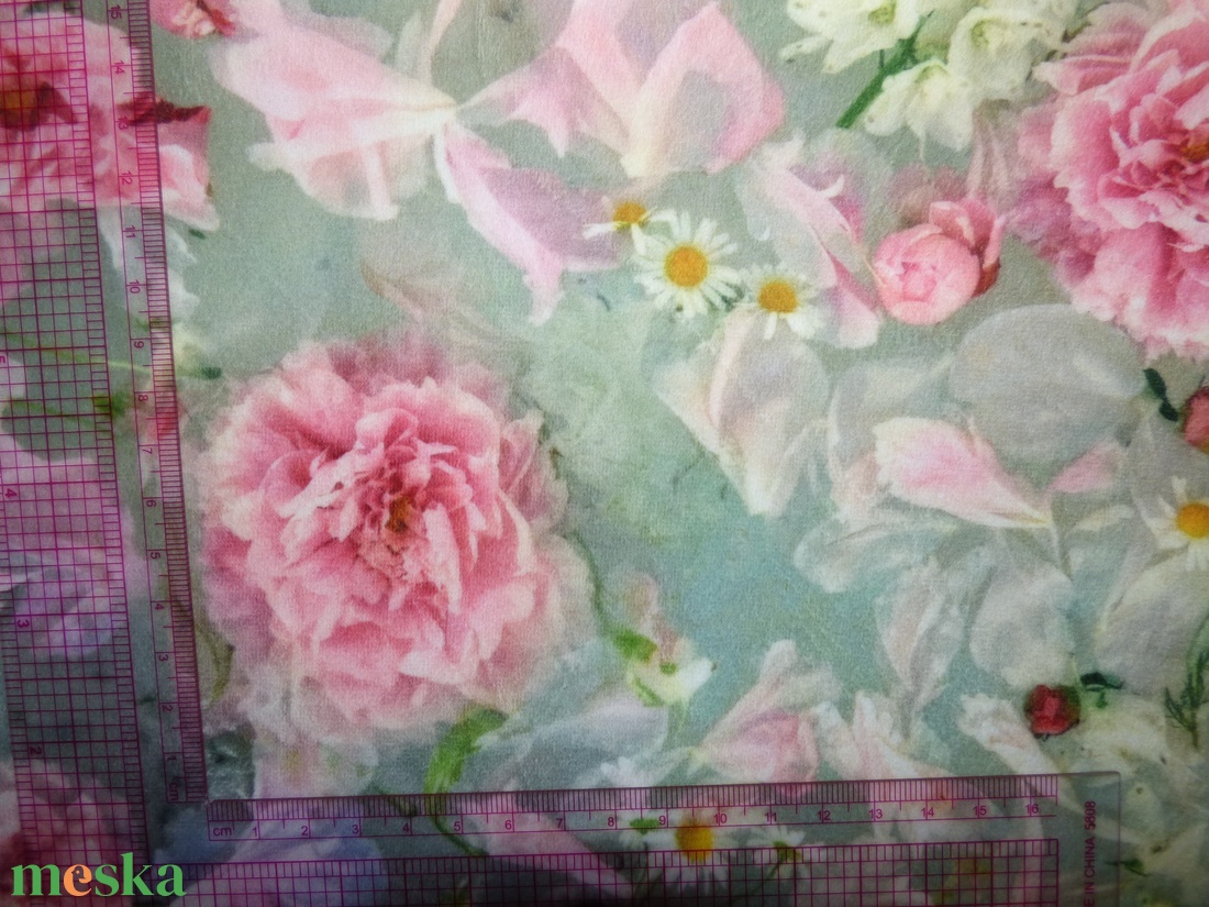 Virágos plüssvelúr - kellékek & szerszámok - méteráru - szövet - Meska.hu