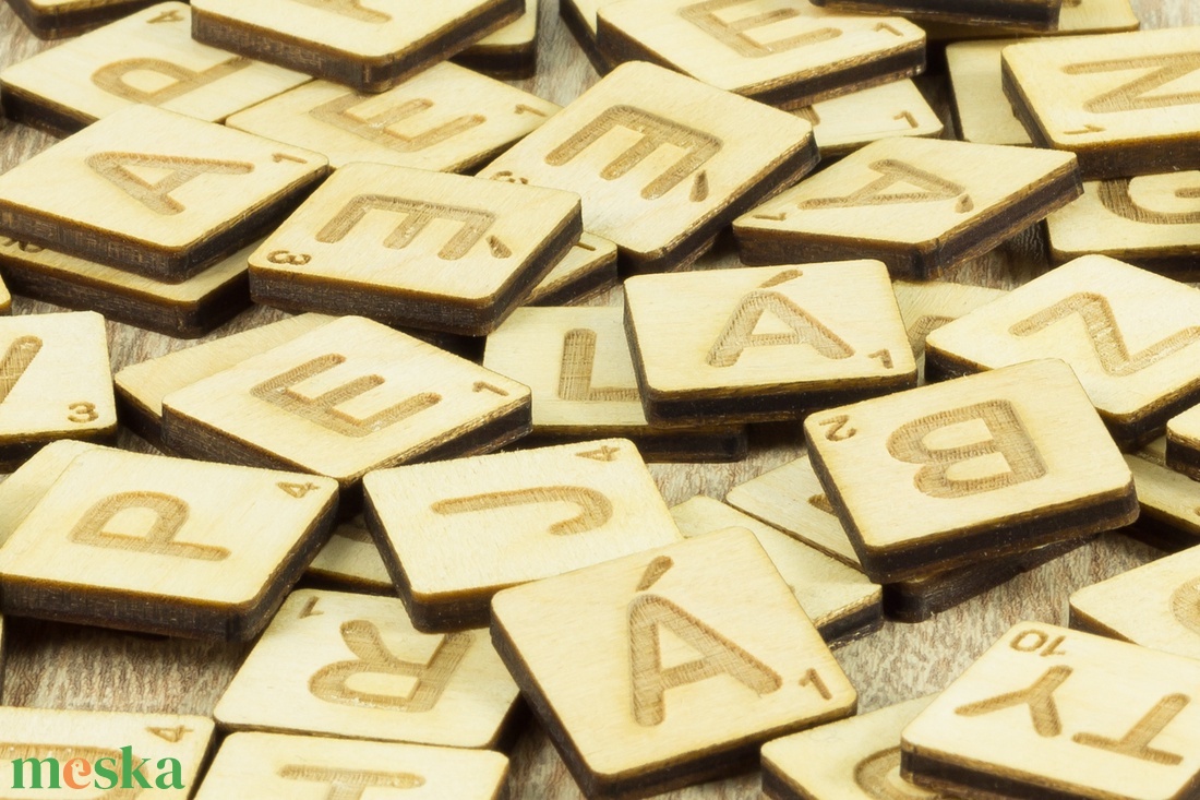 1 db Scrabble betű, betű ajándék, faldekoráció, lézervágott, társasjáték, gravírozott nászajándék - otthon & lakás - dekoráció - Meska.hu