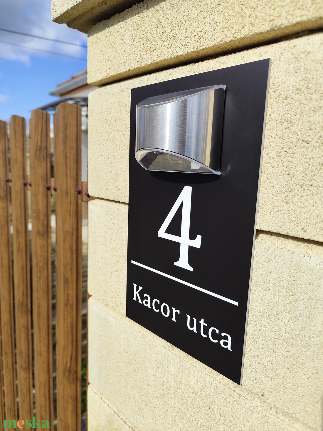Napelemes házszámtábla, Egyedi feliratos házszám, Utcanévvel, Automata alkonykapcsolóval, LED-es, Világító utcanévtábla  - otthon & életmód - ház & kert - házszám - Meska.hu