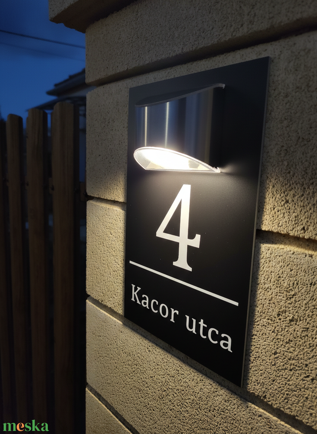 Napelemes házszámtábla, Egyedi feliratos házszám, Utcanévvel, Automata alkonykapcsolóval, LED-es, Világító utcanévtábla  - otthon & életmód - ház & kert - házszám - Meska.hu