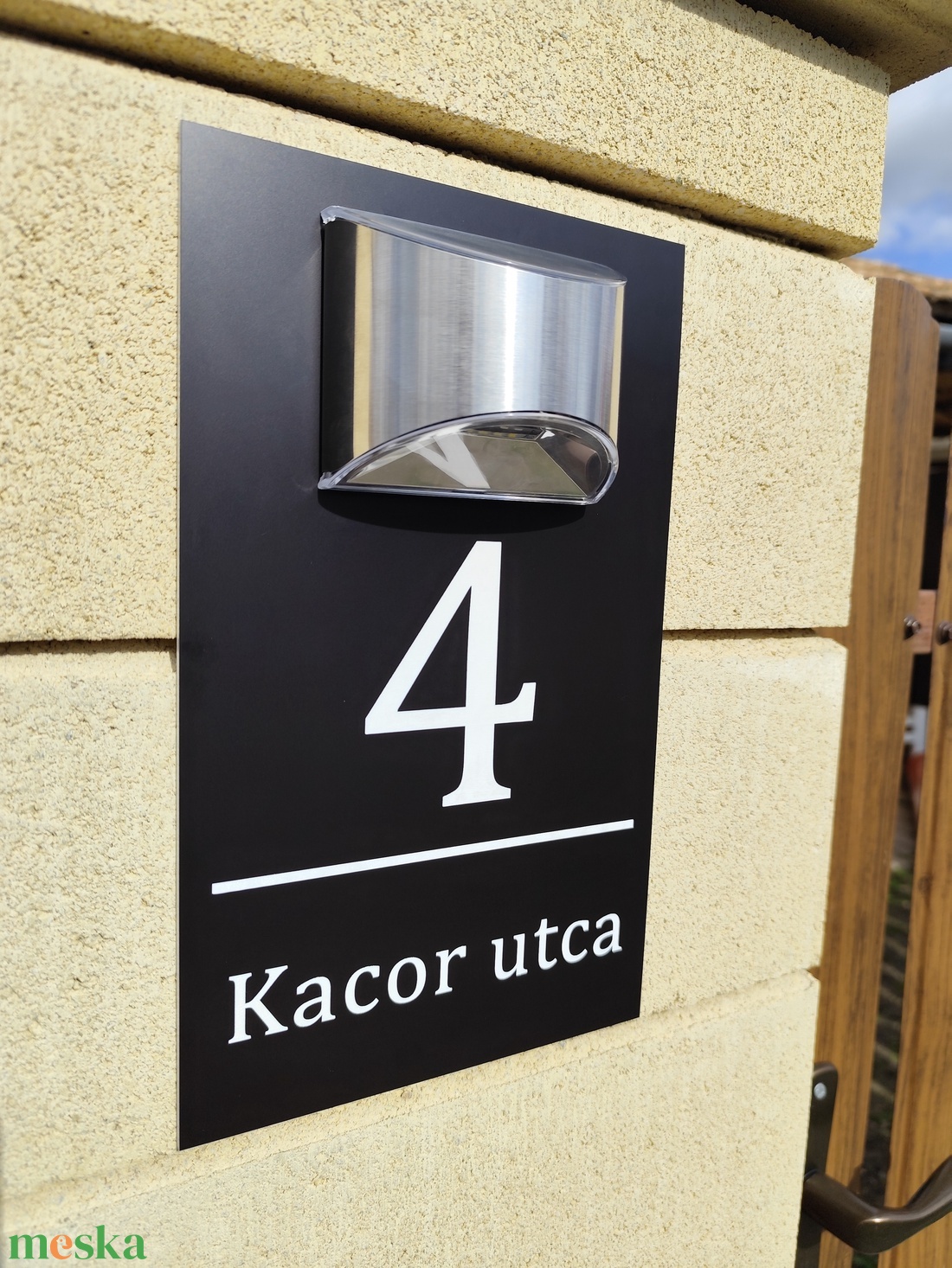 Napelemes házszámtábla, Egyedi feliratos házszám, Utcanévvel, Automata alkonykapcsolóval, LED-es, Világító utcanévtábla  - otthon & életmód - ház & kert - házszám - Meska.hu
