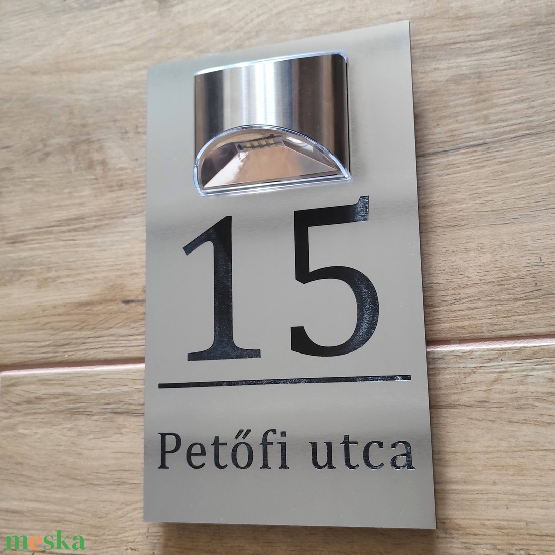 Egyedi Napelemes Világító Házszámtábla - Kültéri Utcanévtábla + Házszám � Automata LED világítással - 4 színben - otthon & életmód - ház & kert - házszám - Meska.hu