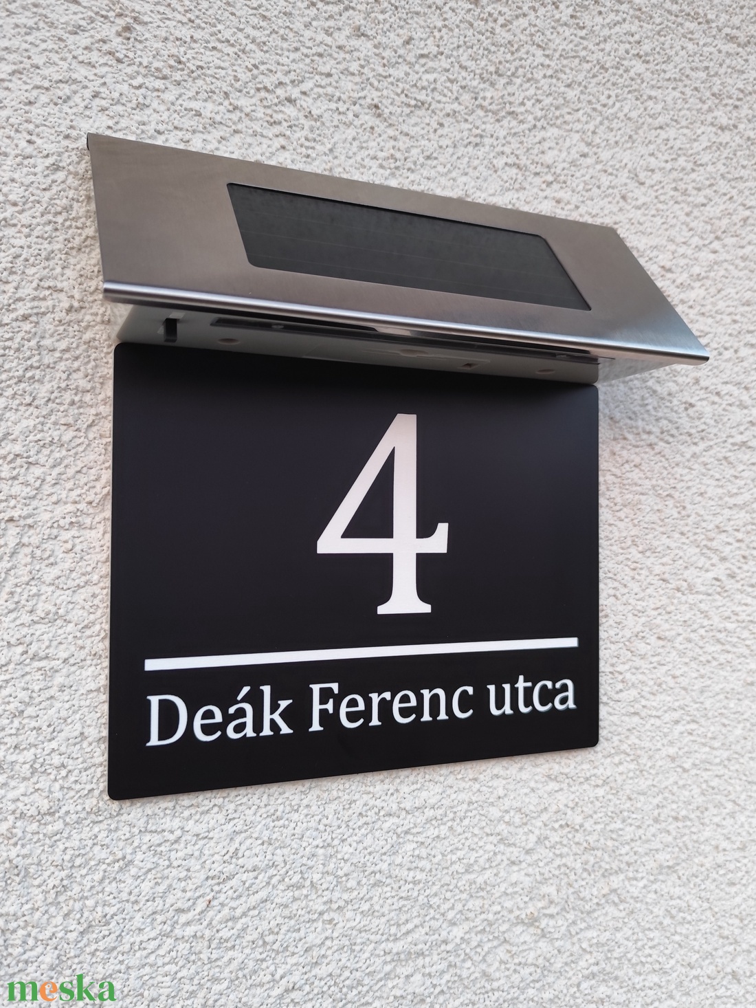 Egyedi Napelemes Világító Házszámtábla LED szalagos - Kültéri Utcanévtábla + Házszám - 4 színben - otthon & életmód - ház & kert - házszám - Meska.hu