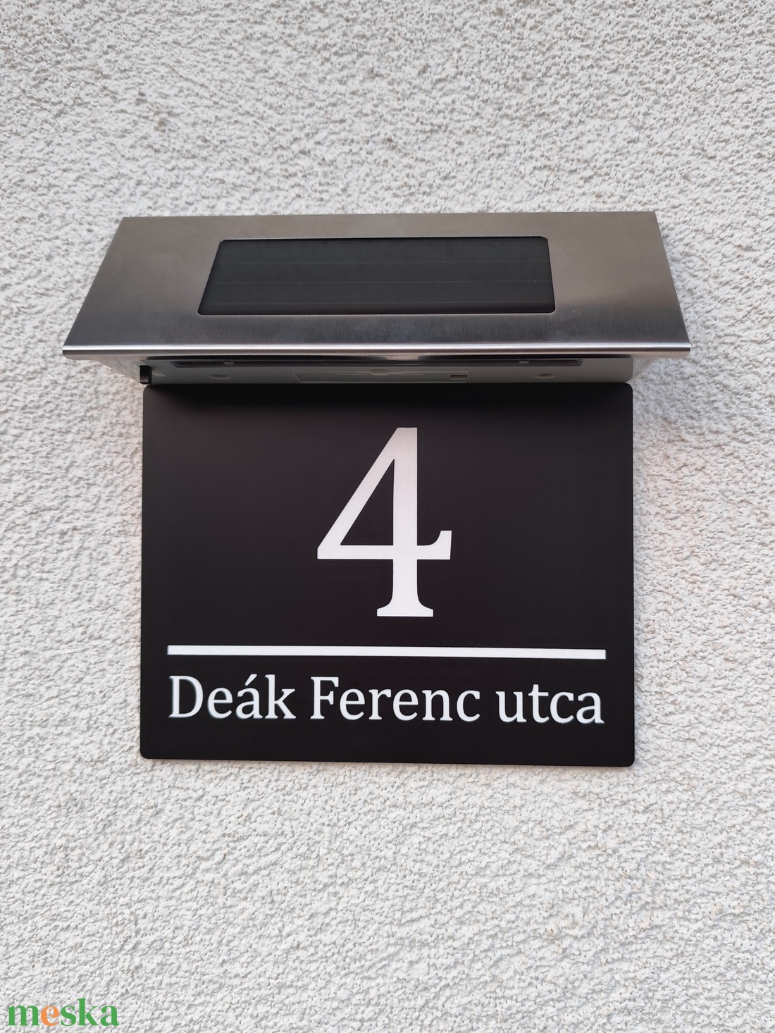 Egyedi Napelemes Világító Házszámtábla LED szalagos - Kültéri Utcanévtábla + Házszám - 4 színben - otthon & életmód - ház & kert - házszám - Meska.hu