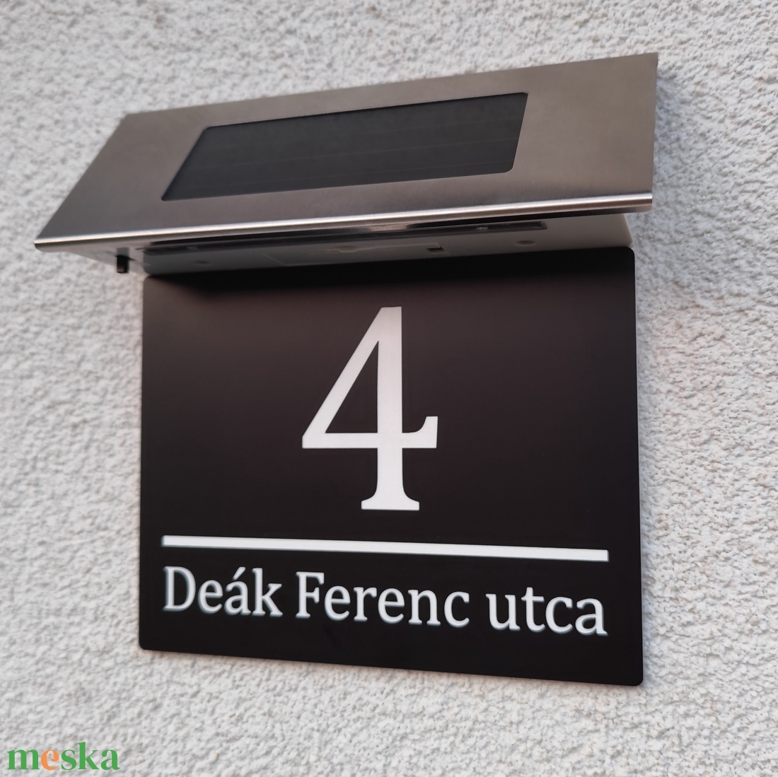 Napelemes Egyedi Világító Házszámtábla LED szalagos - Kültéri Utcanévtábla + Házszám - 4 színben - otthon & életmód - ház & kert - házszám - Meska.hu