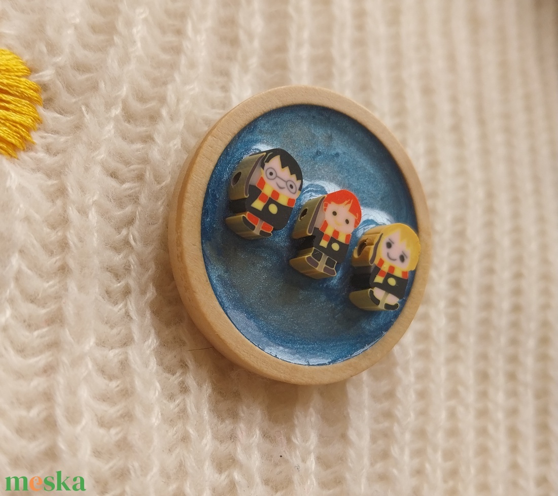 Műgyanta kitűzők - Varázslat - ékszer - kitűző és bross - kitűző - Meska.hu Műgyanta kitűzők - Varázslat - ékszer - kitűző és bross - kitűző - Meska.hu
