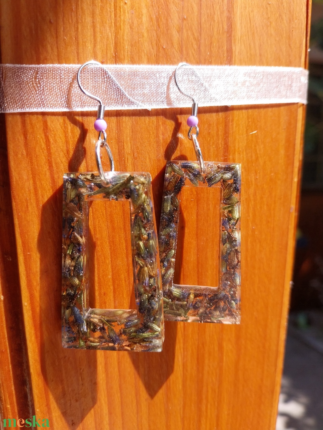 Levendulás műgyanta fülbevaló - Növényi Talizmánok Kollekció - ékszer - fülbevaló - lógó fülbevaló - Meska.hu