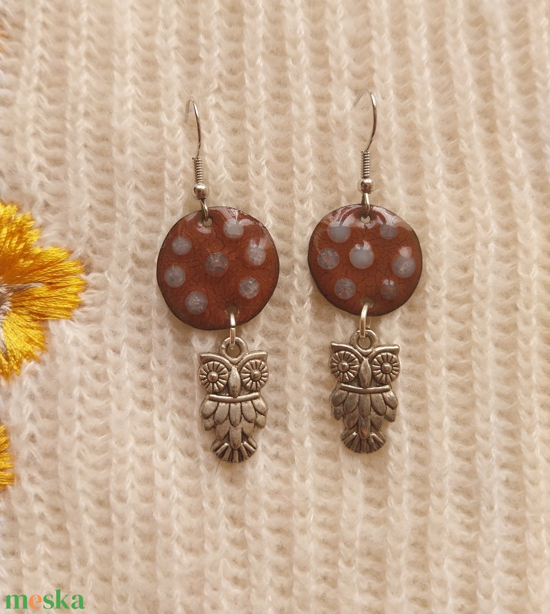 Barna baglyos tűzzománc fülbevaló - ékszer - fülbevaló - lógó fülbevaló - Meska.hu