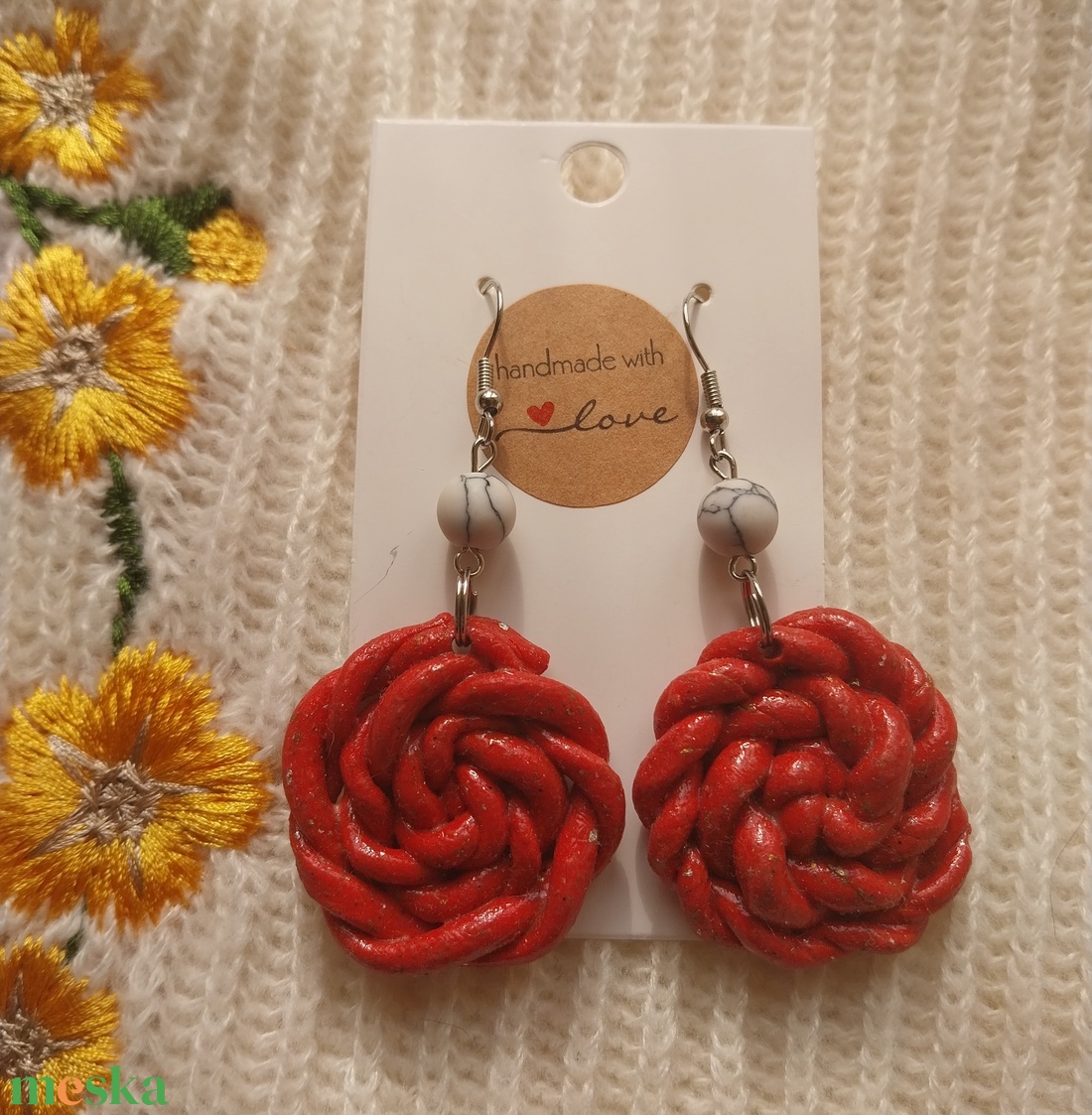 Kerek piros gyurma fülbevaló - ékszer - fülbevaló - lógós kerek fülbevaló - Meska.hu