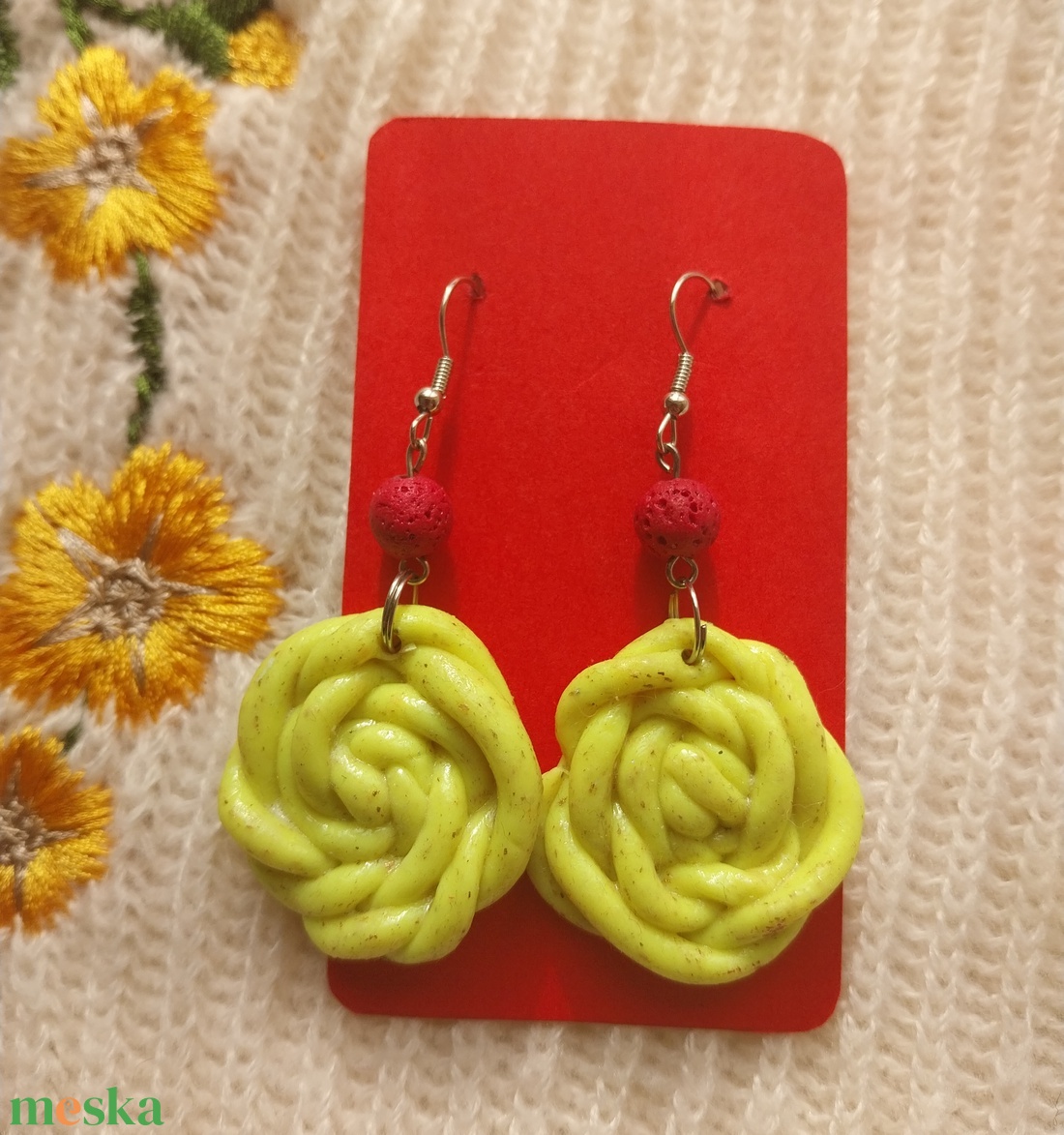 Világos Csigavonalas Gyurma Fülbevaló - ékszer - fülbevaló - lógós kerek fülbevaló - Meska.hu