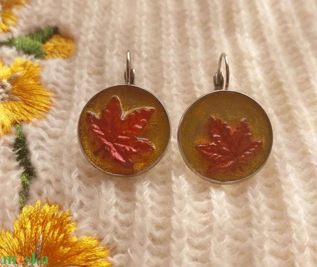 Őszi Leveles Műgyanta Fülbevaló - ékszer - fülbevaló - lógós kerek fülbevaló - Meska.hu