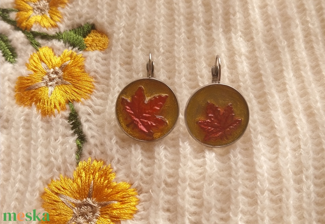 Őszi Leveles Műgyanta Fülbevaló - ékszer - fülbevaló - lógós kerek fülbevaló - Meska.hu