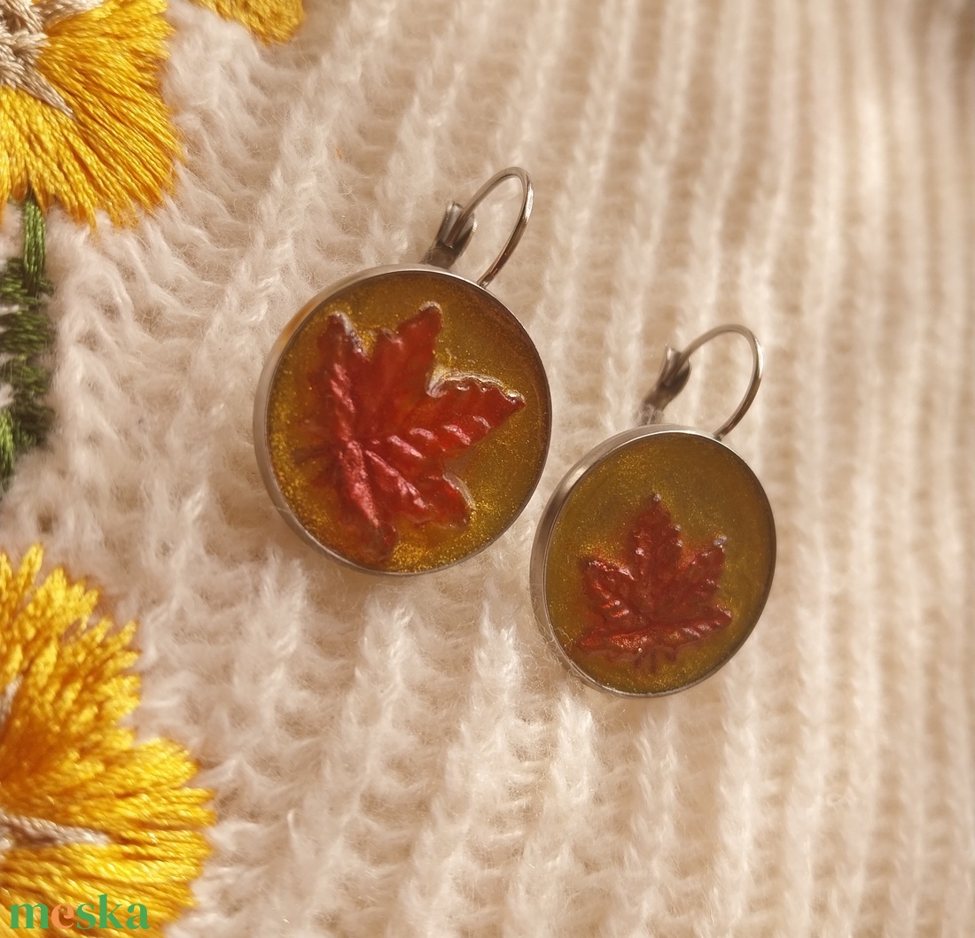 Őszi Leveles Műgyanta Fülbevaló - ékszer - fülbevaló - lógós kerek fülbevaló - Meska.hu